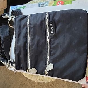 Women's Bagallini three zipper bag.